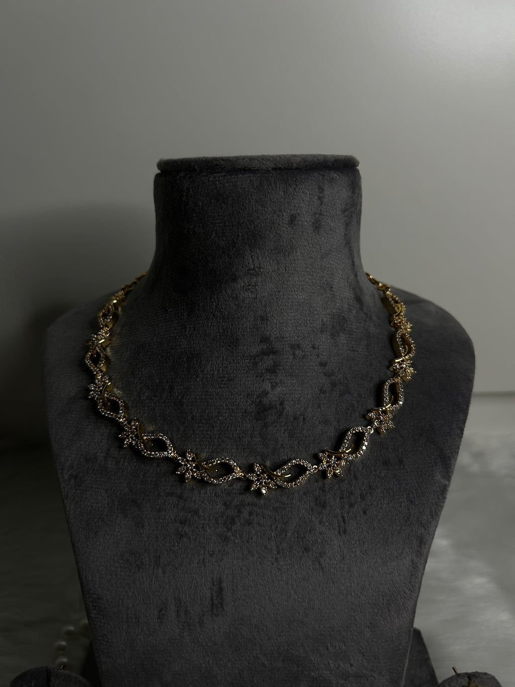 Modern Floral Necklace Set