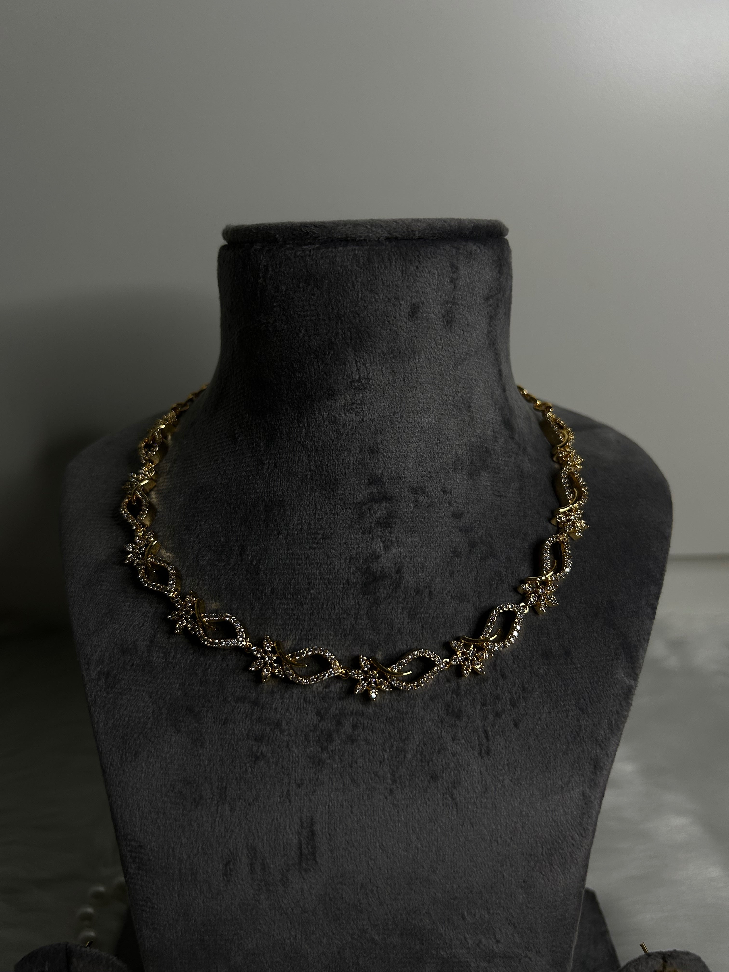 Modern Floral Necklace Set